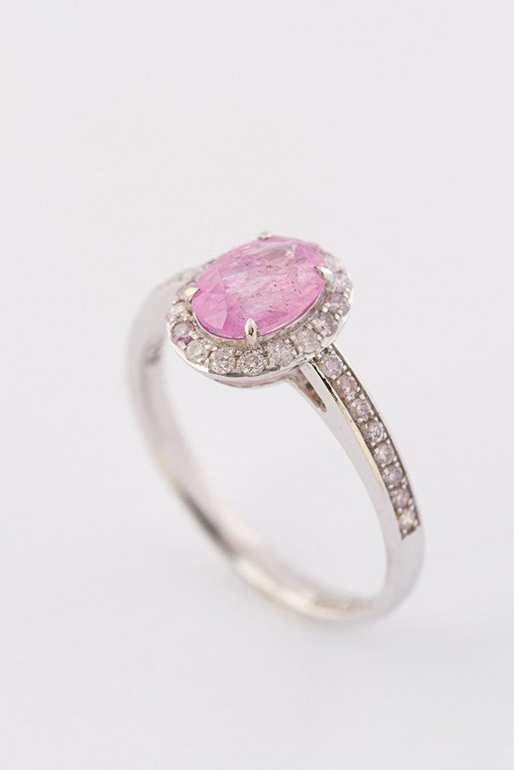 White gold entourage ring with pink sapphire and diamonds