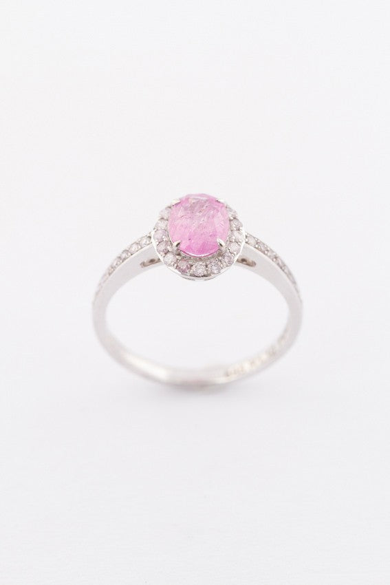 White gold entourage ring with pink sapphire and diamonds
