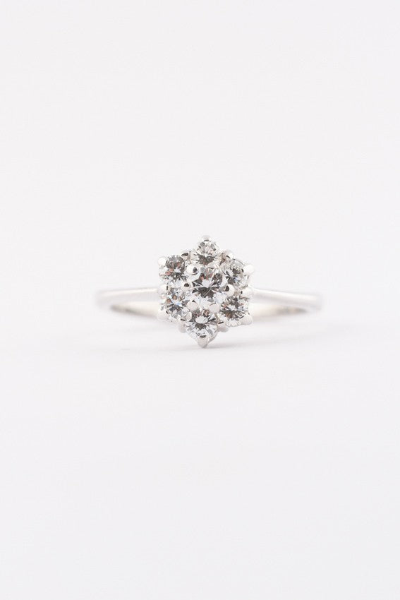 White gold entourage ring with 7 diamonds