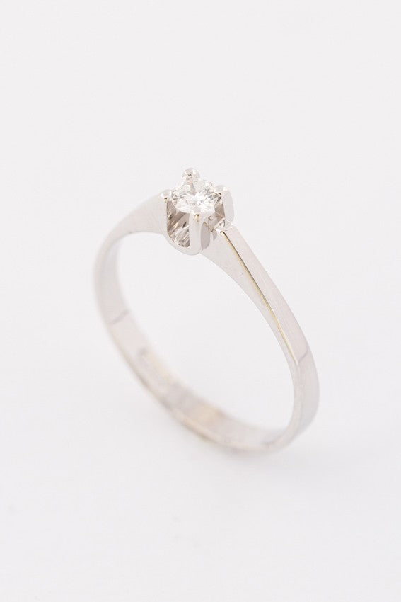 White gold solitaire ring with a 0.14 ct brilliant.