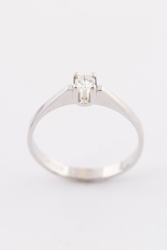 White gold solitaire ring with a 0.14 ct brilliant.