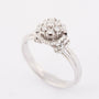 White gold entourage ring with 7 brilliant-cut diamonds. Approx. 0.24 ct.