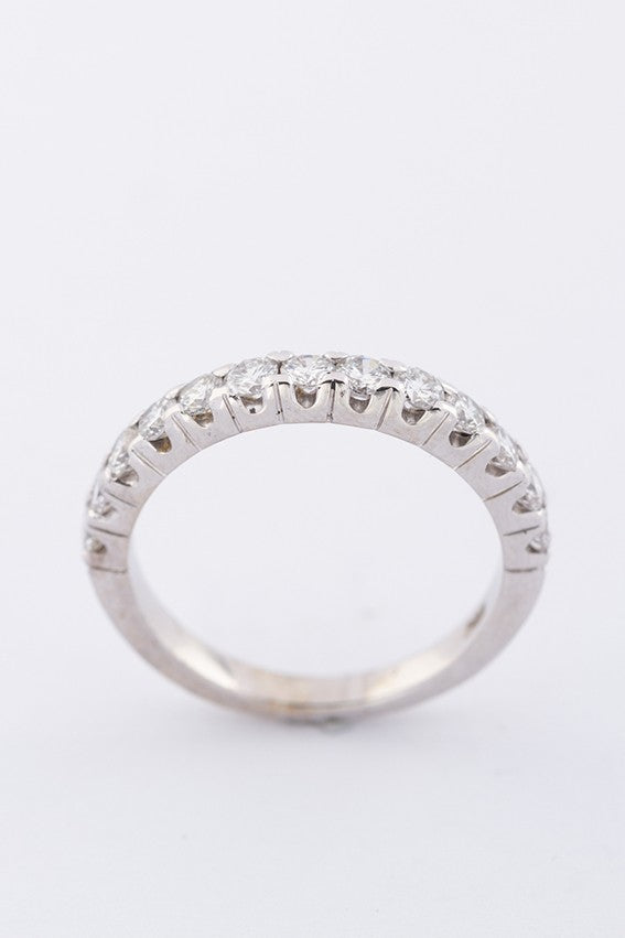 White gold half alliance ring with 13 brilliant-cut diamonds. Total weight approx. 0.65 ct.