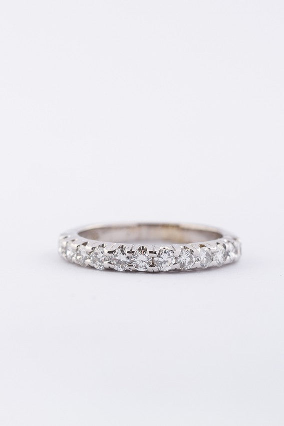 White gold half alliance ring with 13 brilliant-cut diamonds. Total weight approx. 0.65 ct.
