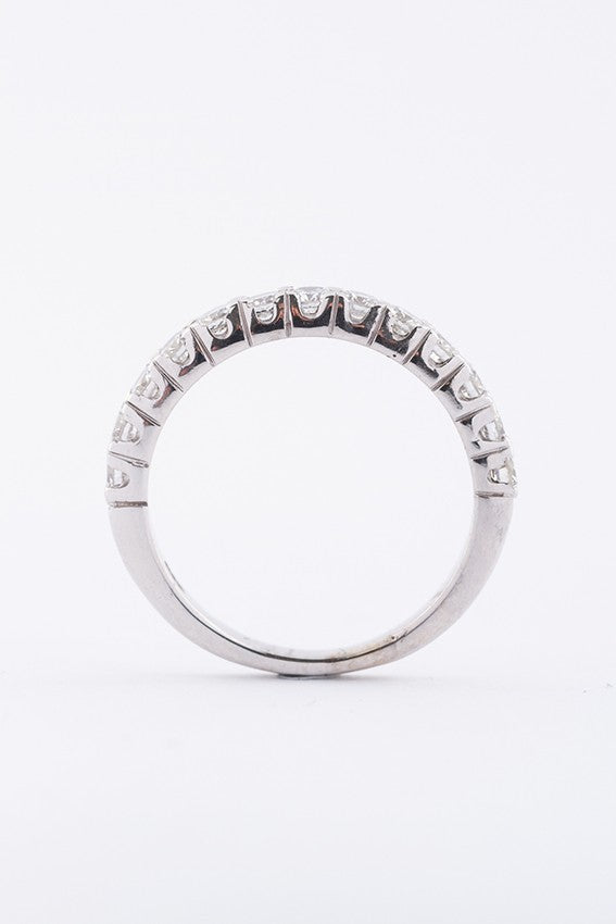 White gold half alliance ring with 13 brilliant-cut diamonds. Total weight approx. 0.65 ct.