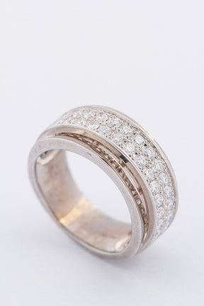 White gold double-row ring with 28 brilliant-cut diamonds. Total weight approx. 0.98 ct.
