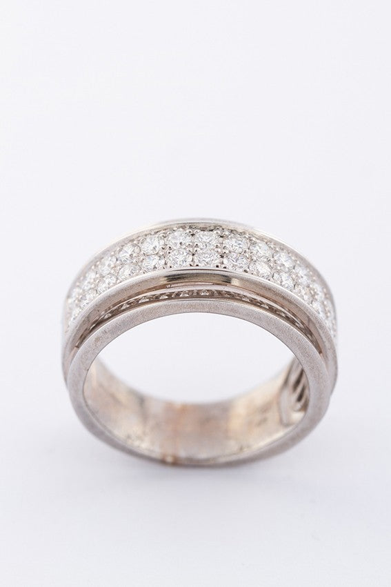 White gold double-row ring with 28 brilliant-cut diamonds. Total weight approx. 0.98 ct.