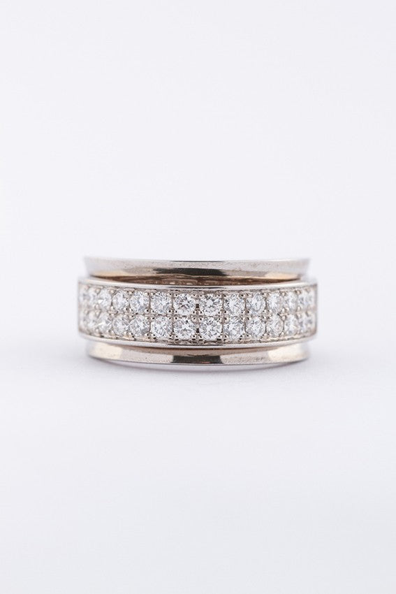 White gold double-row ring with 28 brilliant-cut diamonds. Total weight approx. 0.98 ct.