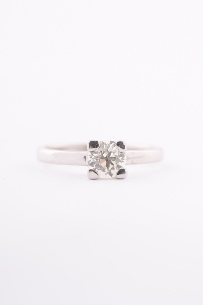 White gold solitaire ring with brilliant