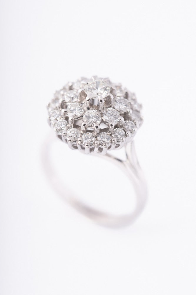 White gold double entourage ring with 25 brilliant-cut diamonds
