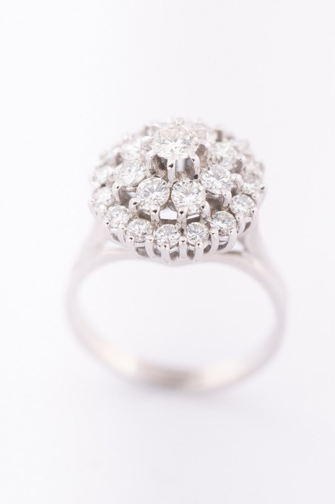 White gold double entourage ring with 25 brilliant-cut diamonds