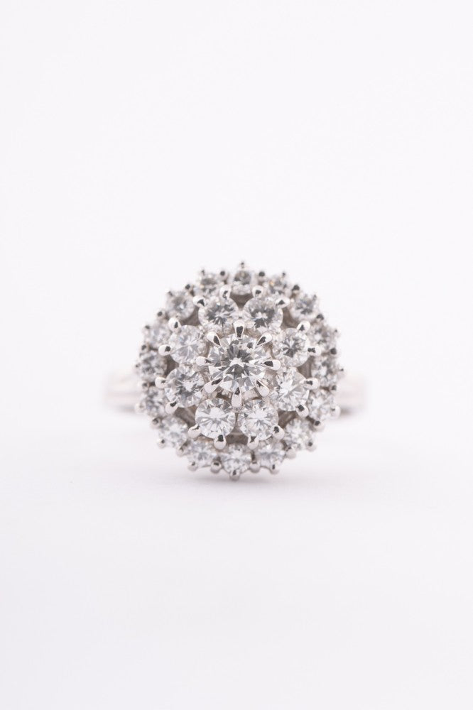 White gold double entourage ring with 25 brilliant-cut diamonds