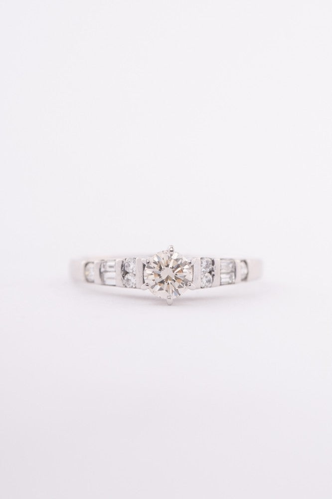 White gold ring with brilliant and baguette cut diamonds