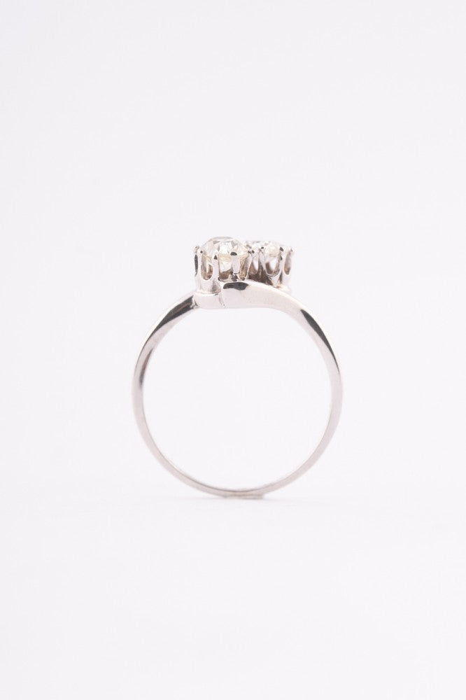 Wit gouden slagring met oud geslepen ovale briljanten