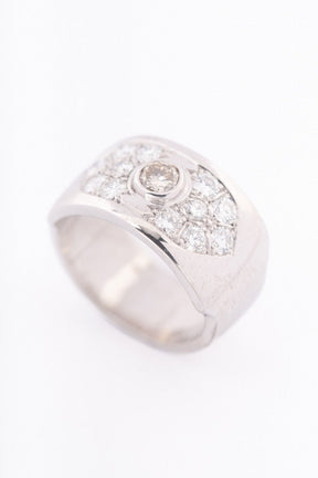 White gold band ring with 13 diamonds