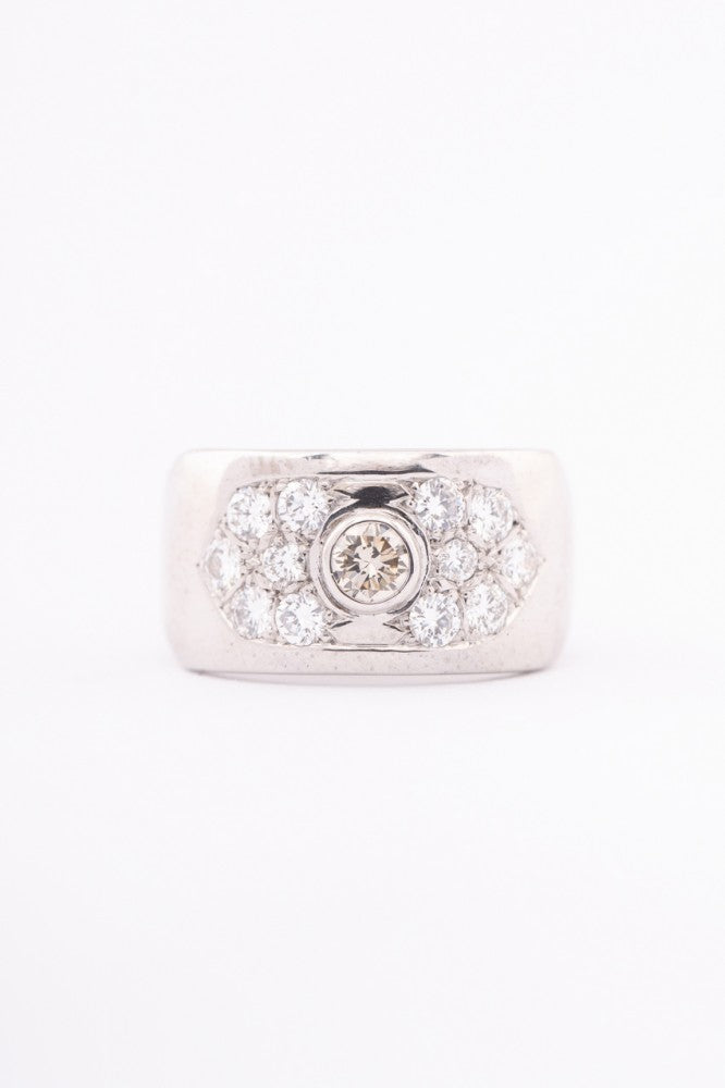 White gold band ring with 13 diamonds