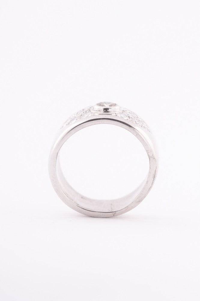 White gold band ring with 13 diamonds