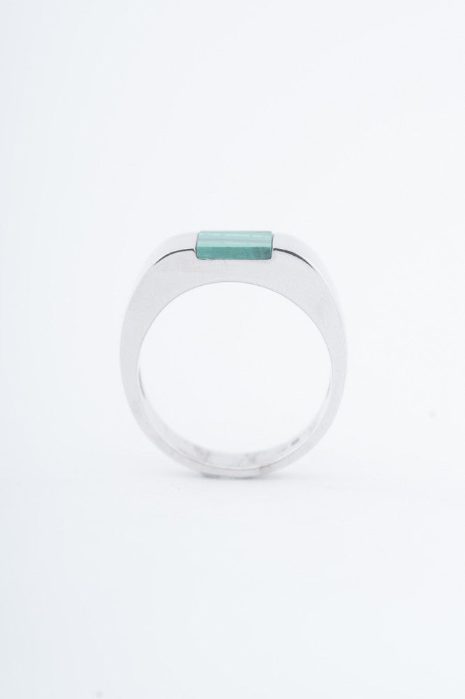 Wit gouden ring met een malachiet