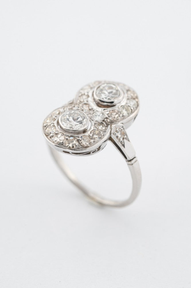 Art Deco platinum princess ring with 2 brilliant-cut diamonds