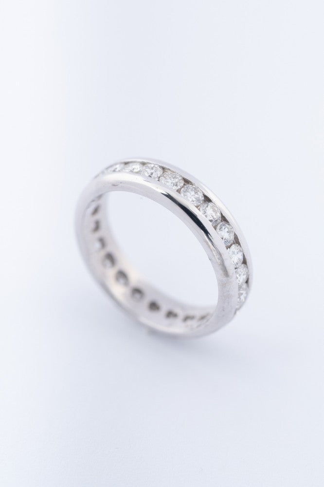 White gold alliance ring with diamonds