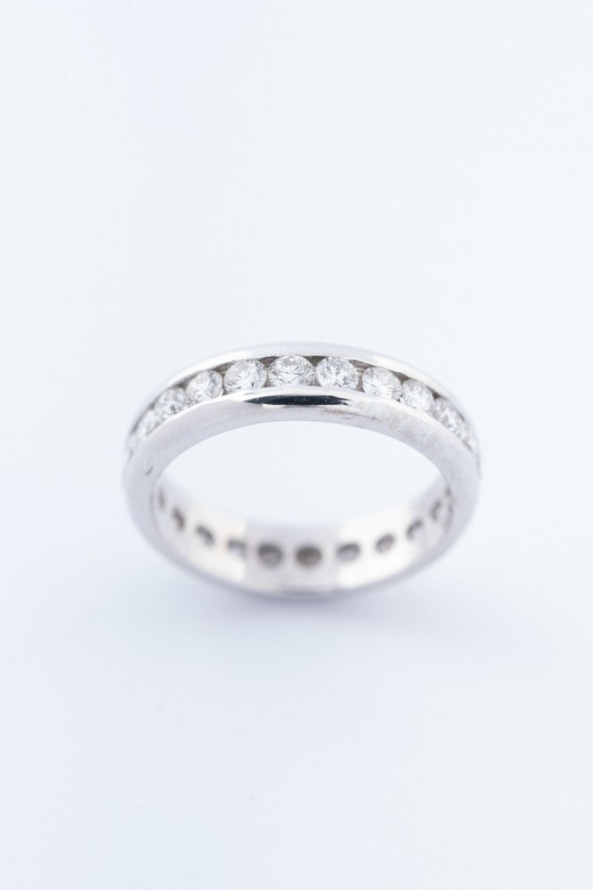 White gold alliance ring with diamonds