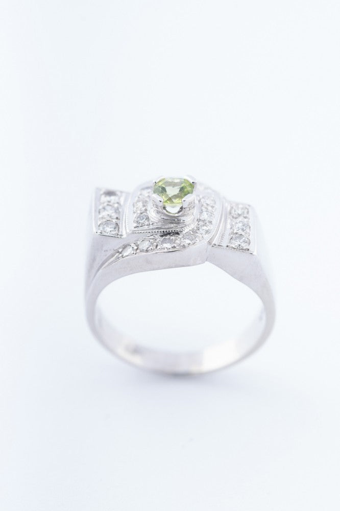 White block ring with a peridot and diamonds