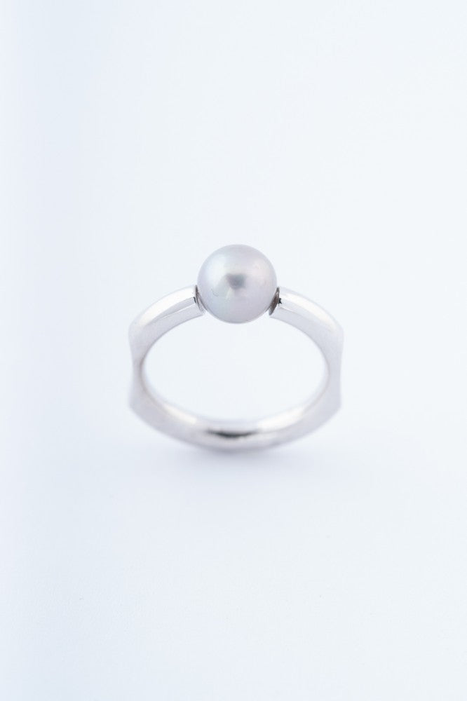 Wit gouden ring met cultive parel