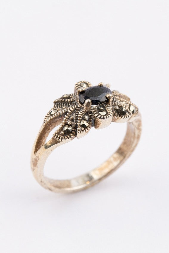 Silver set consisting of: necklace, bracelet, stud earrings and ring with sapphire and marcasite