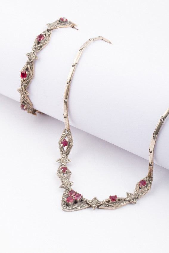 Zilveren demi-parure met robijnen en markasiet