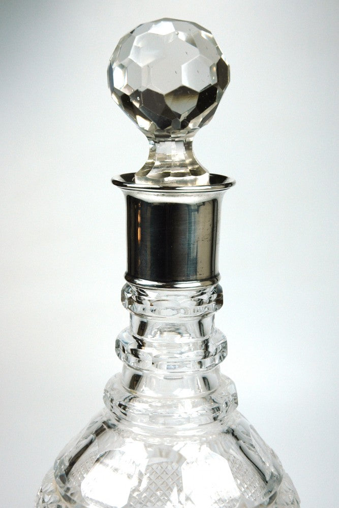 Kristallen karaf met ruitslijpsel