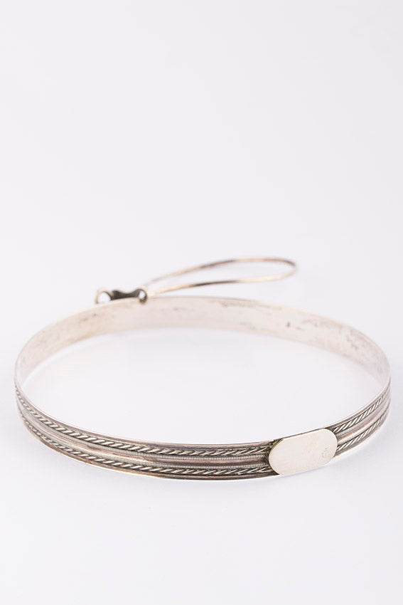 Antieke zilveren armbeugel/kluwen houder