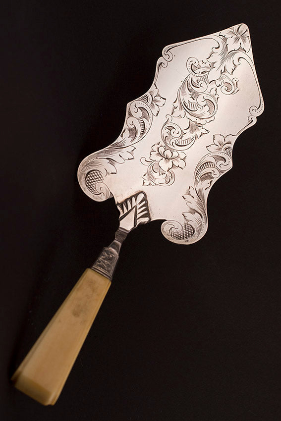 Antieke zilveren armbeugel/kluwen houder